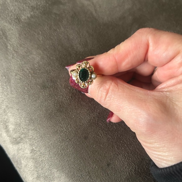 Avon Gold Ring with Green Gemstone - Picture 1 of 3